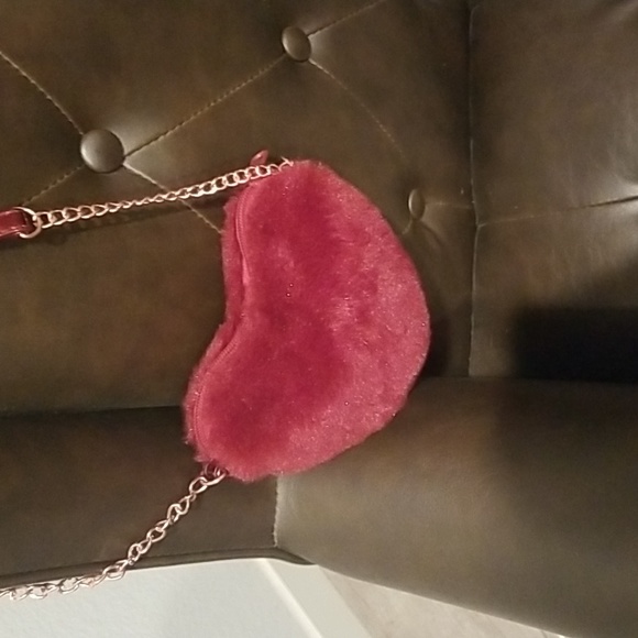 NWOT "Deb & Dave" Heart Shaped  Fur Crossbody added bonus mini crossbody😍 - Picture 4 of 5